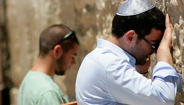 Judíos orando en el Muro de las Lamentaciones