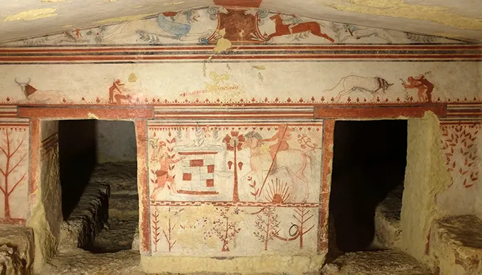 Fotografía de la pared trasera de la cámara principal de la tumba de los Toros