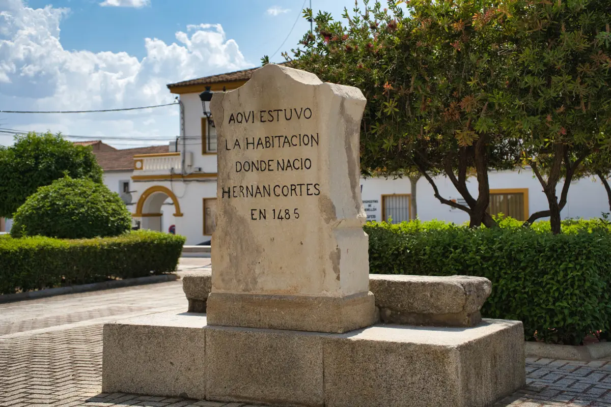 Detalle de la Plaza de Hernán Cortés en Medellín